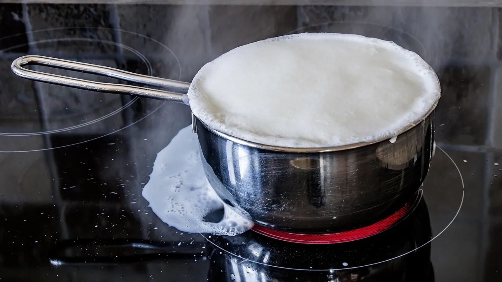How to Pasteurize Milk at Home Safely
