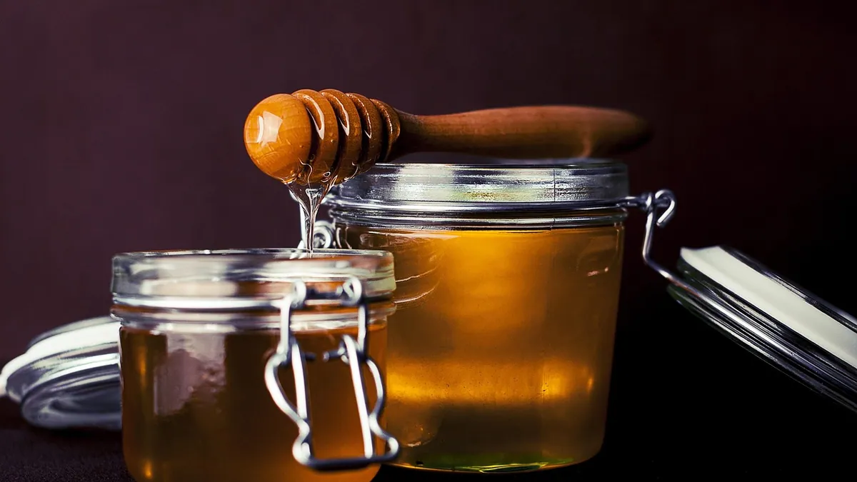Can Cats Have Honey? Safety, Risks, and Feeding Tips