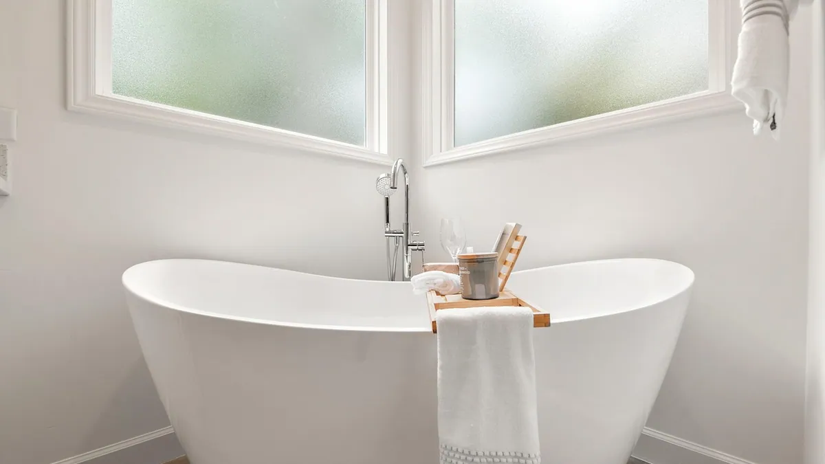 Why Is My Cat Peeing in the Bathtub? Causes and Solutions